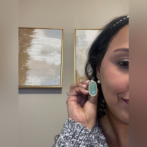Kendra Scott Elle Earrings in Green - Picture 2 of 4